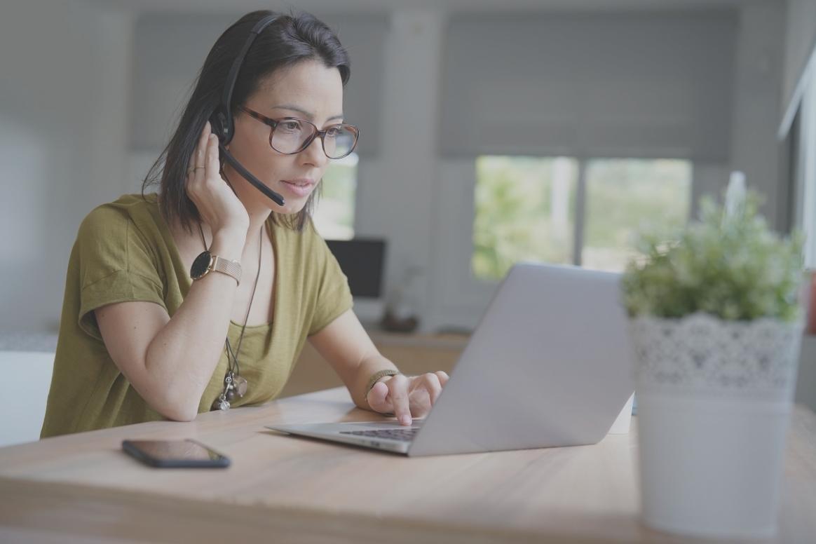 Participanți la un webinar Cloquentara, interacțiune în timp real